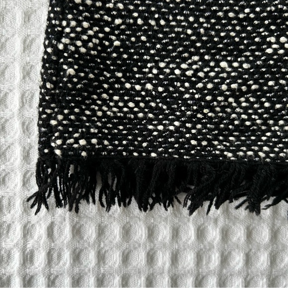 Theory Vendla Wool Blend Black & White Tweed Fringe Hem Lightweight Sweater - Picture 4 of 9